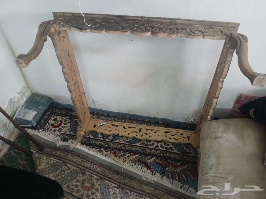 Four excellent, large, and affordable sofas with their accessories64610417575171113