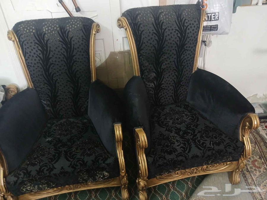 Four excellent, large, and affordable sofas with their accessories64610417575171111