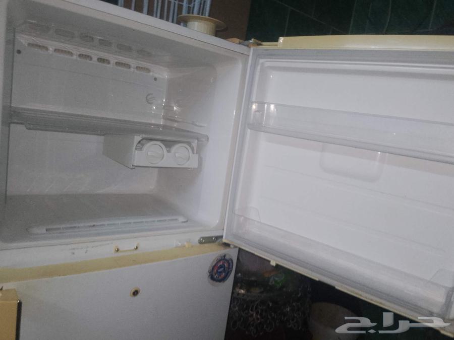 A 14 cubic feet refrigerator in new condition, very clean, but needs a compressor64610468030723112