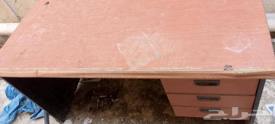 دولاب ومكتب مستعمل ونظيف64607594635778111