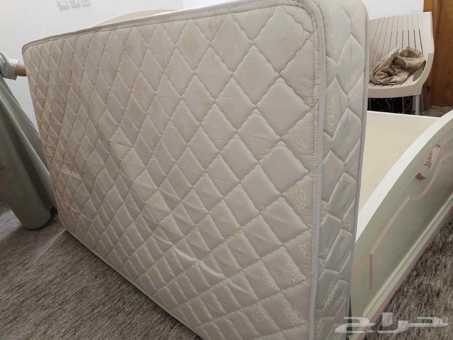 سريرين نفر ونص نظيفة مع تسريحة للبيع64612164500611112