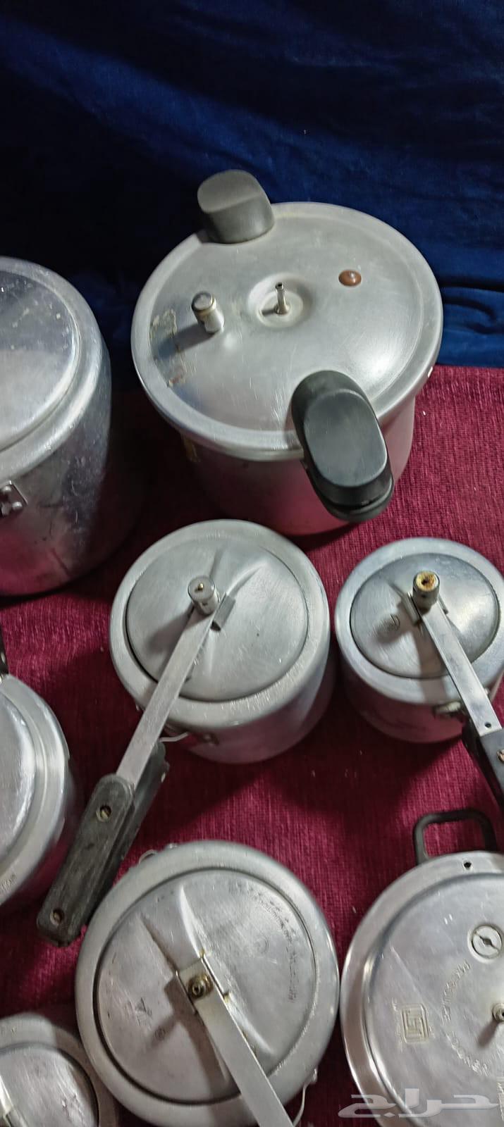 Indian-made pressure cookers of different sizes64614397428738112