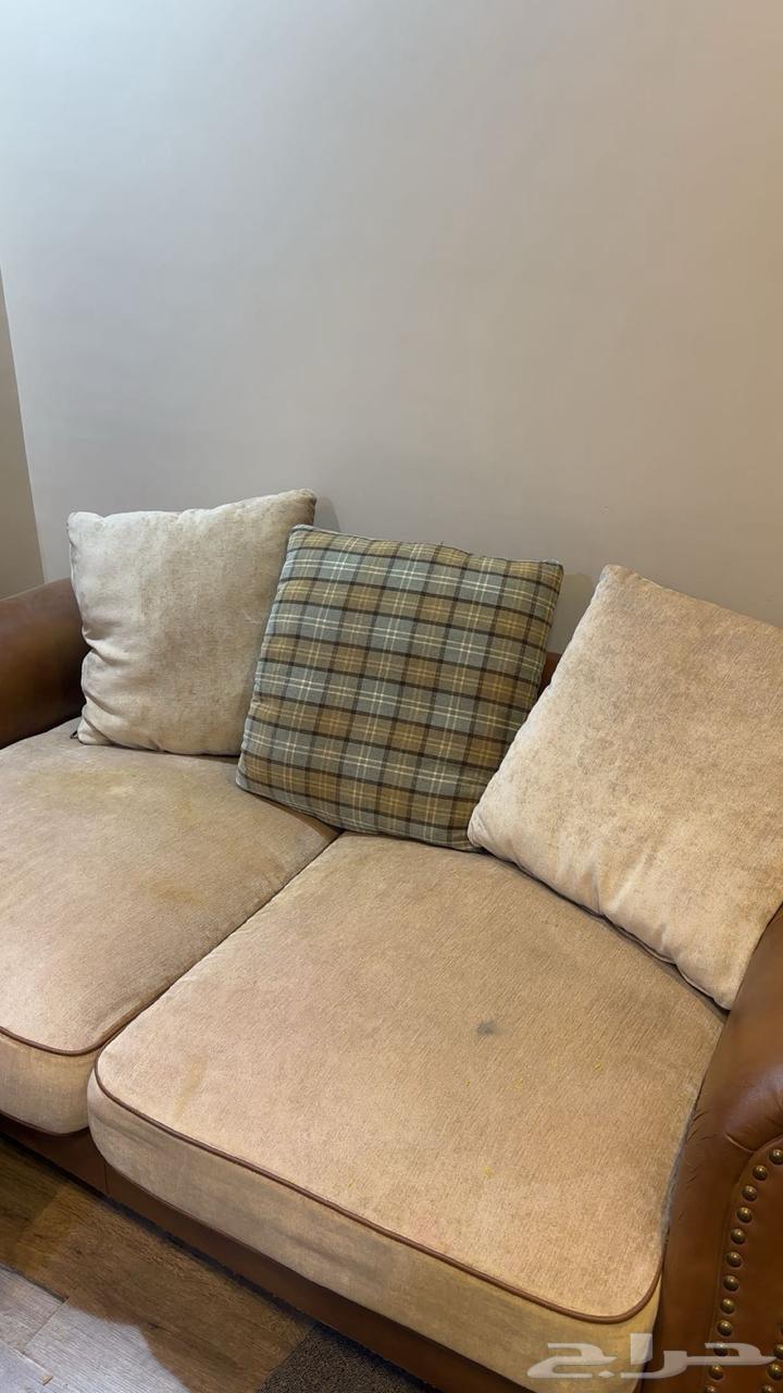 طقم كنب شبه جديد للبيع بسعر ممتاز64615794124290112