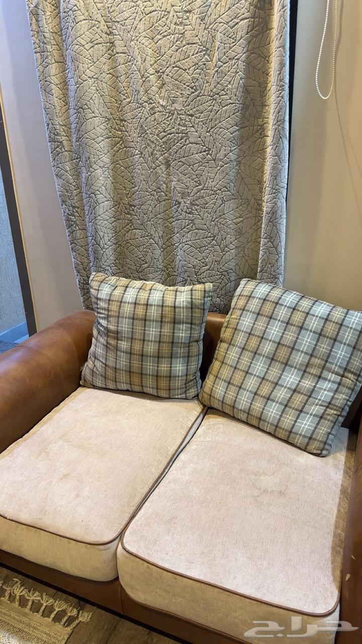 طقم كنب شبه جديد للبيع بسعر ممتاز64615794124290110