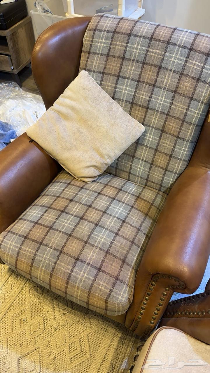 طقم كنب شبه جديد للبيع بسعر ممتاز64615794124290111