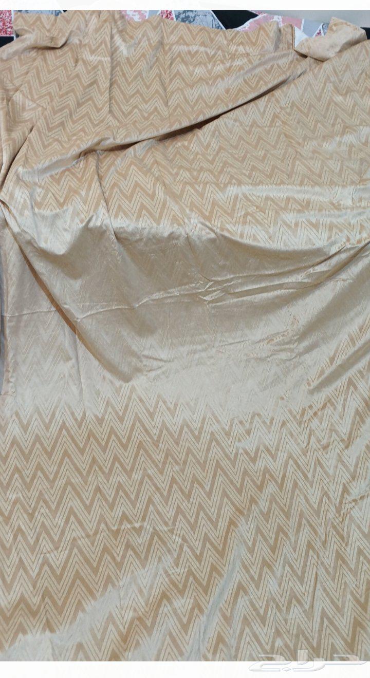3ستائر استعمال خفيف...وسجادتين بحالة جيدة جدا..كلو 250 قابل64615300360833112
