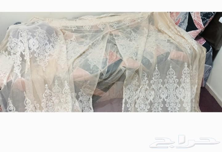 3ستائر استعمال خفيف...وسجادتين بحالة جيدة جدا..كلو 250 قابل64615300360833110