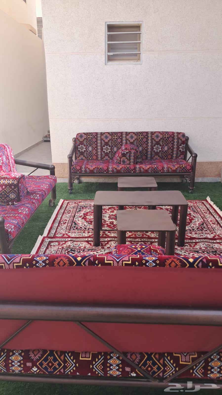 Chairs, cushions, and tables64610666682114112