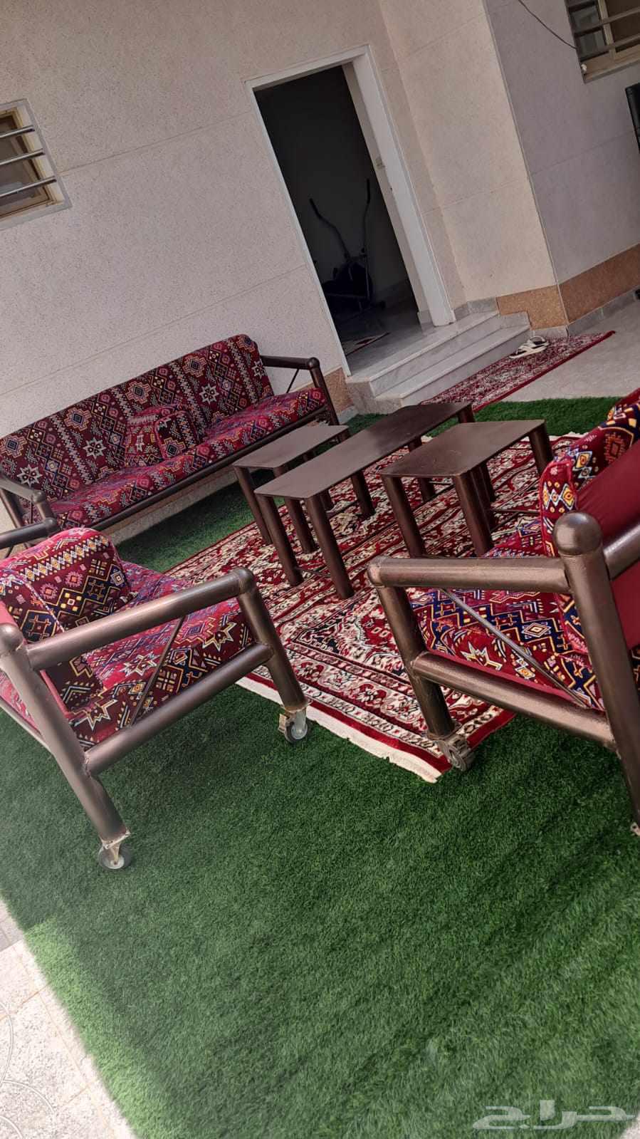 Chairs, cushions, and tables64610666682114111