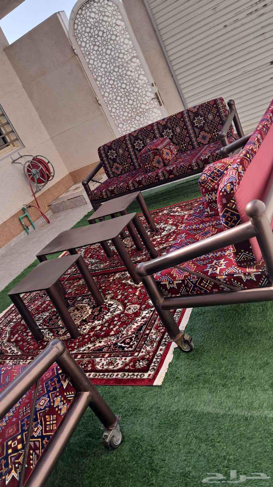 Chairs, cushions, and tables64610666682114110