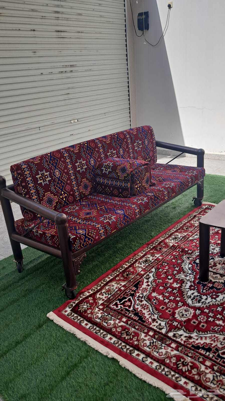 Chairs, cushions, and tables64610666682114114