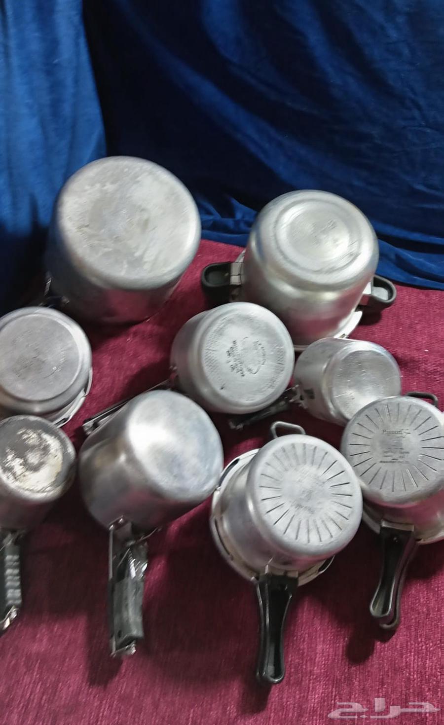 Indian-made pressure cookers of different sizes64614397428738114