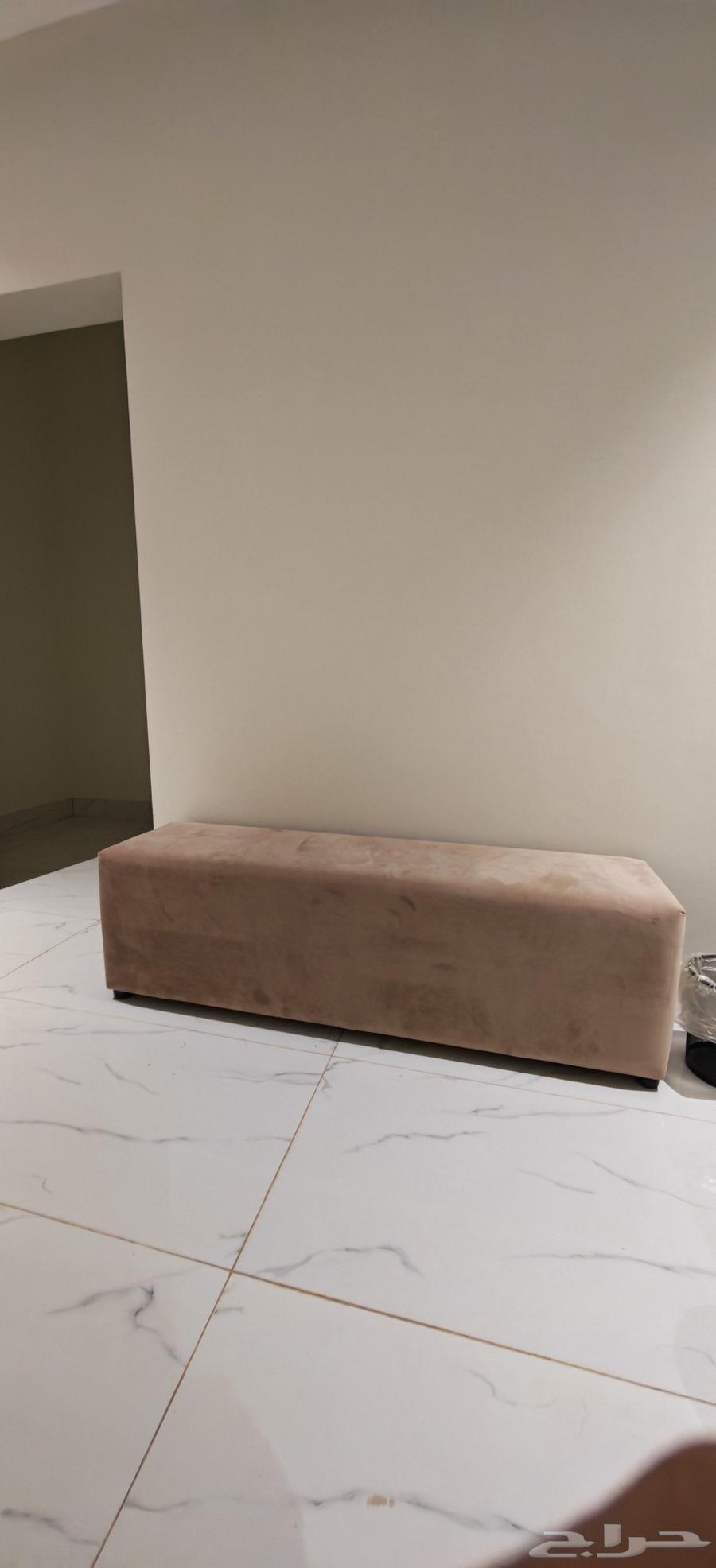 كمدينة وشفنيرة وتسريحة ومرتبة قدام السرير نظيفة للبيع64561911760513113