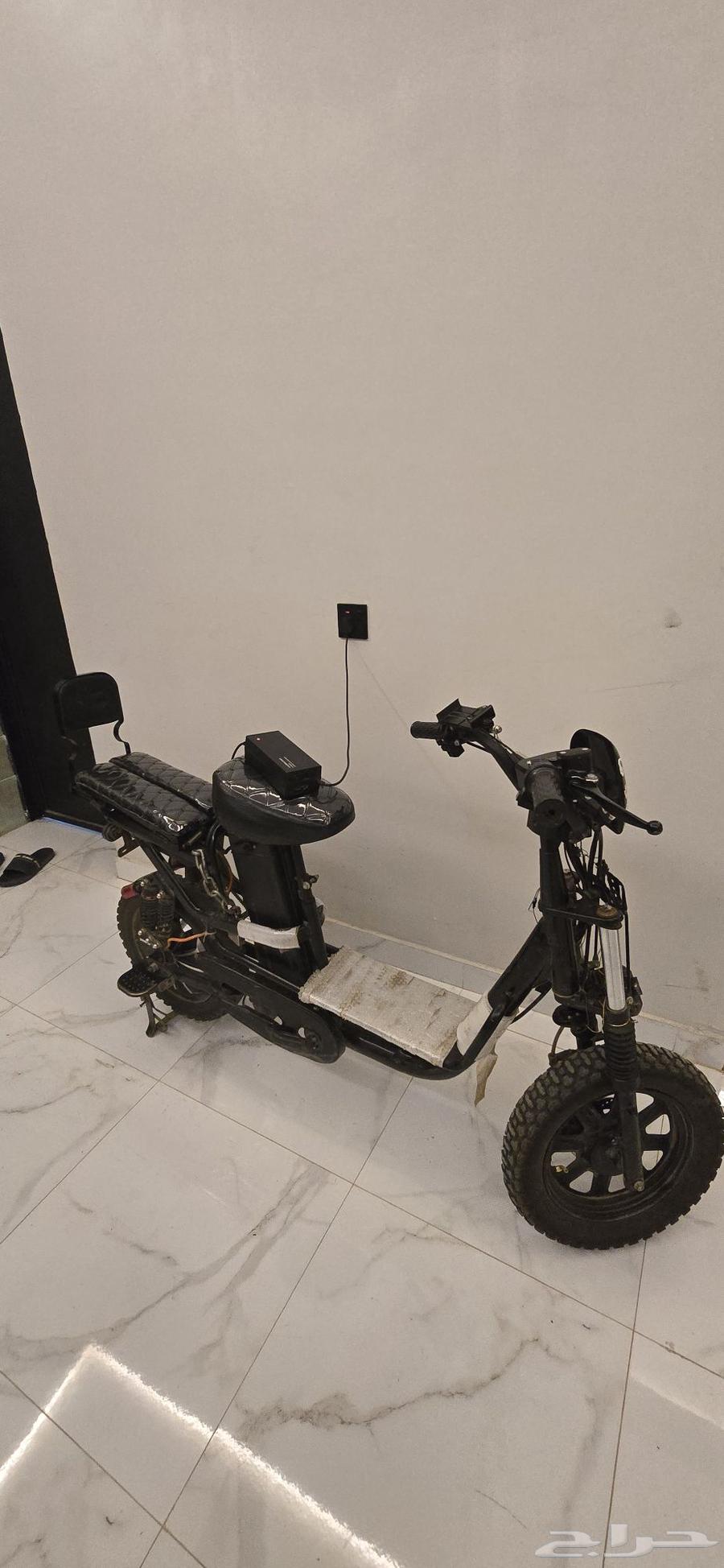 سكوتر كيير 60v نظيف وجديد استعمال شهر قوه وعزم بطاريه جديده64607459096707112