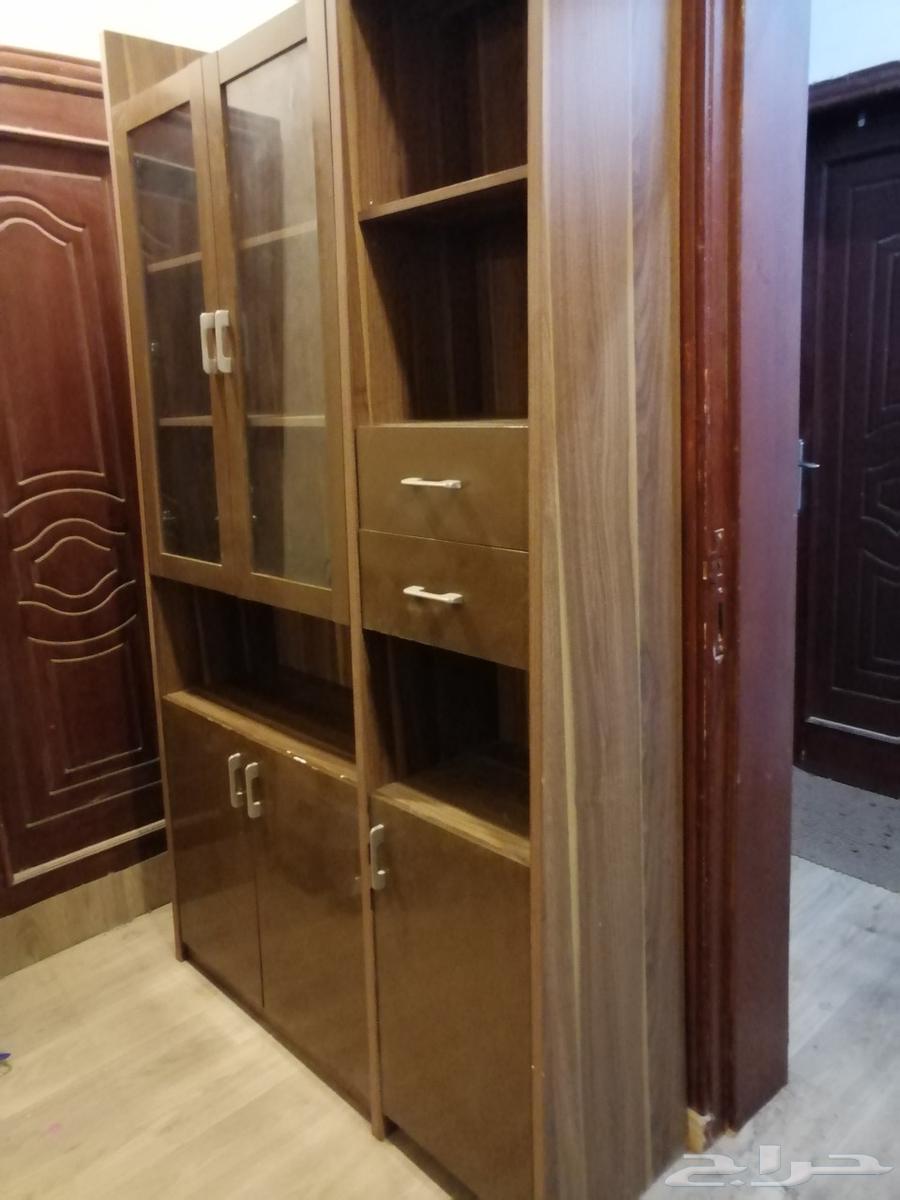دولاب خشبي مستعمل في حالة جيدة64615152458755111