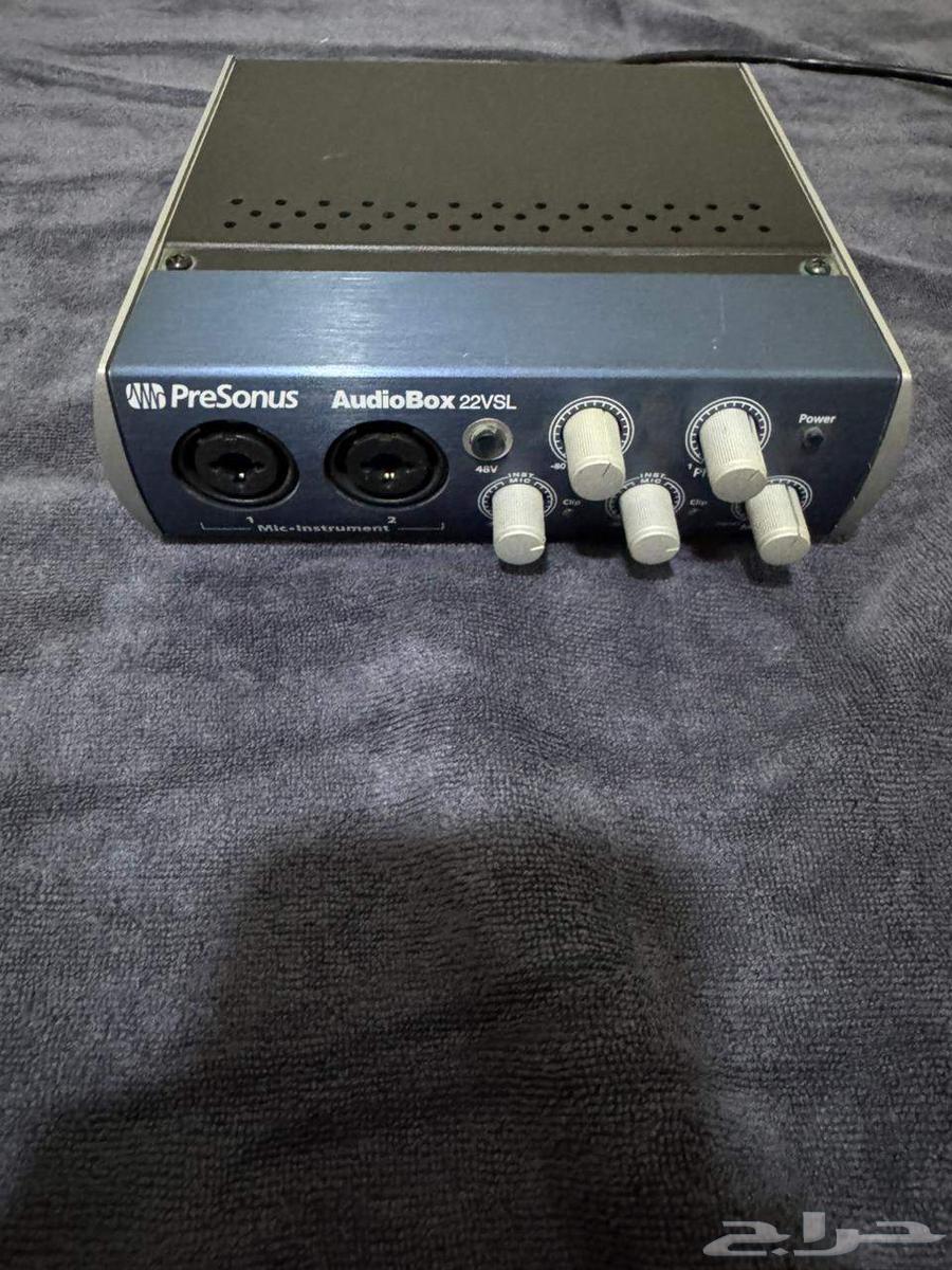 للبيع مايك وجهاز مادري هو كرت صوت او مكسر64611816900995110