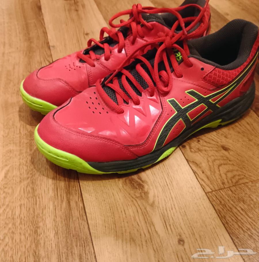 Clean used shoes64532593445122111