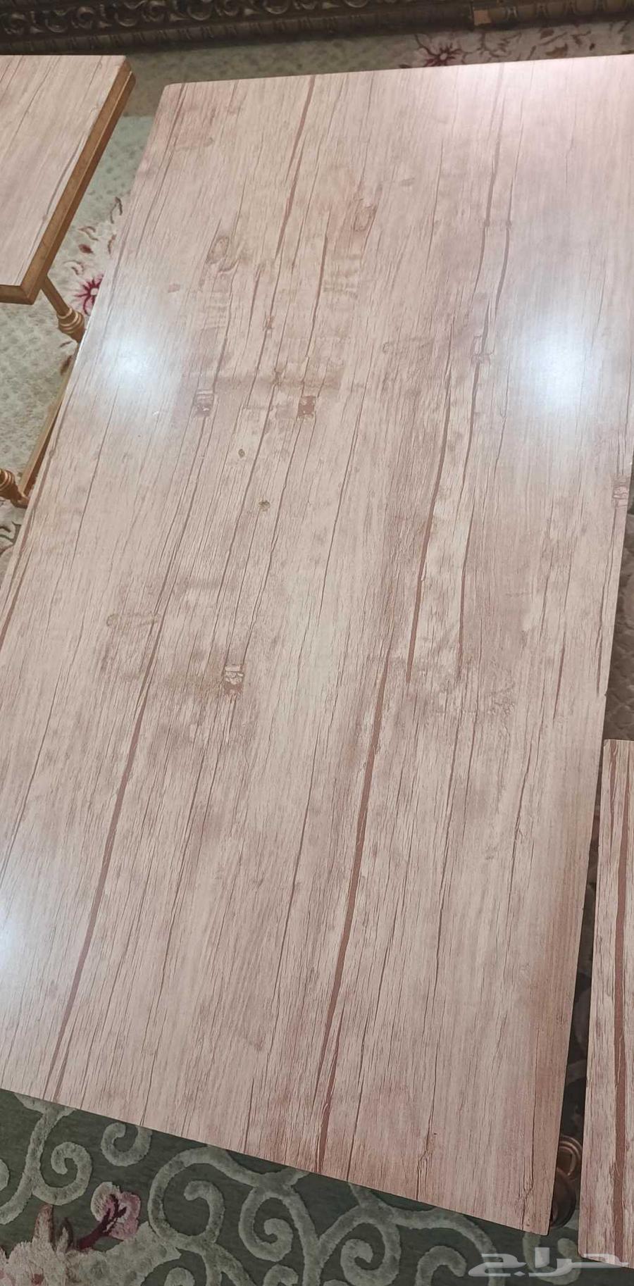 طقم طاولة مجلس كنب مرتفعة بقاعدة حديد لون ذهبي مستعملة ونظيف64623109994753113