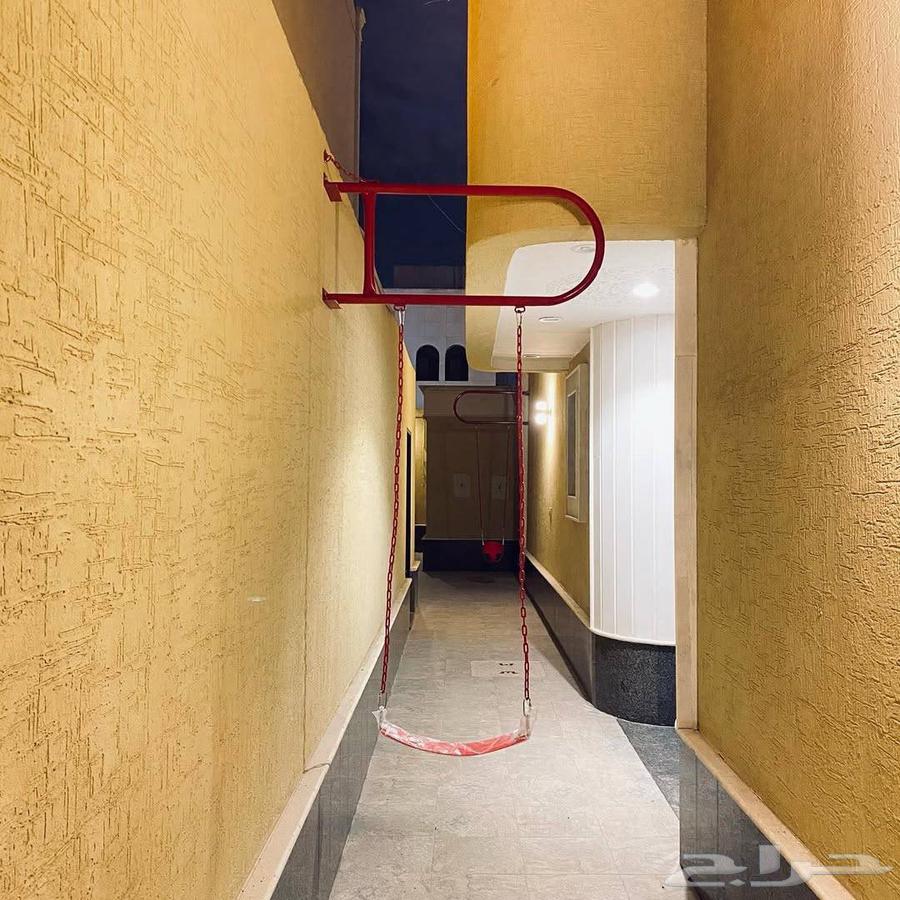 Wall-mounted baby swings – both types available64622066670979111