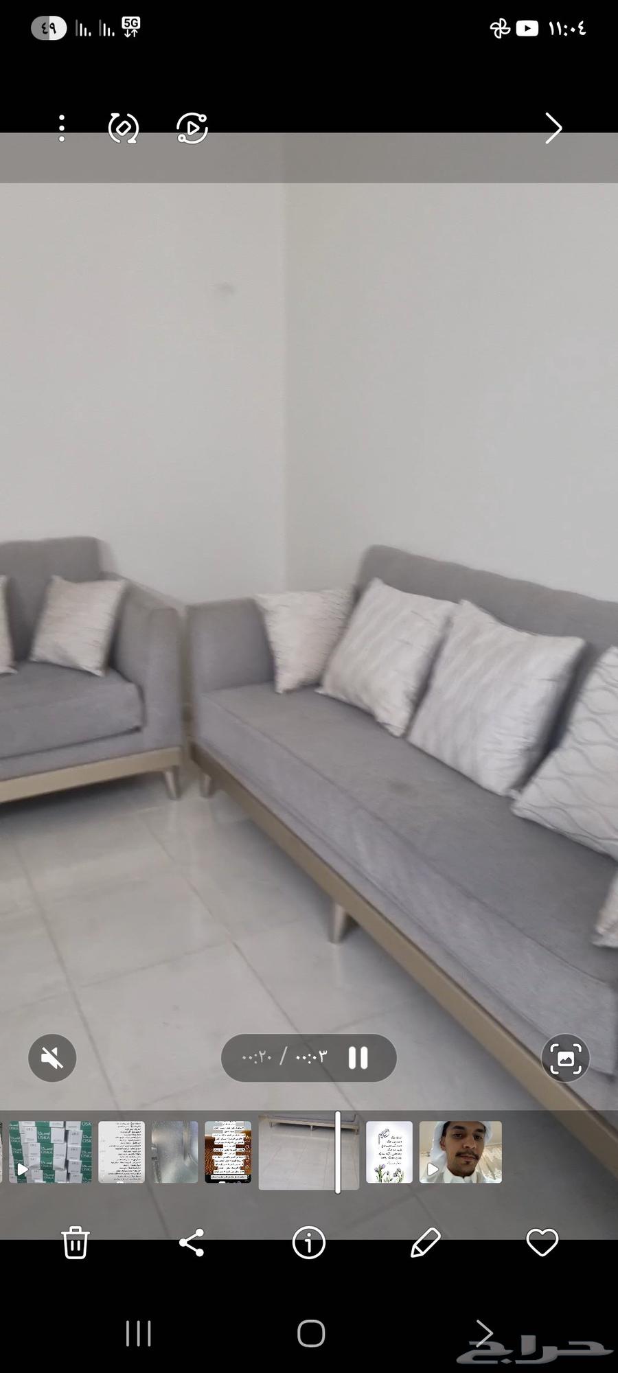 Three-Piece Sofa Set in Good Condition64619405537922110