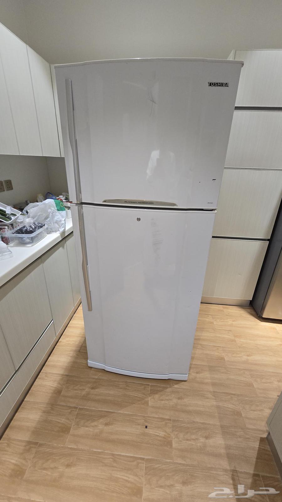 للبيع 3 ثلاجات و 3 افران وغسالة وكنب وفريزر64625773153665111