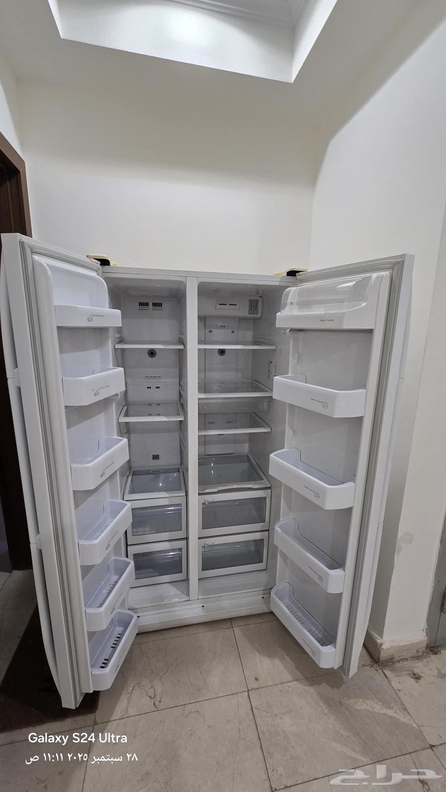 ثلاجة للبيع تعمل بشكل جيد64614085890817111