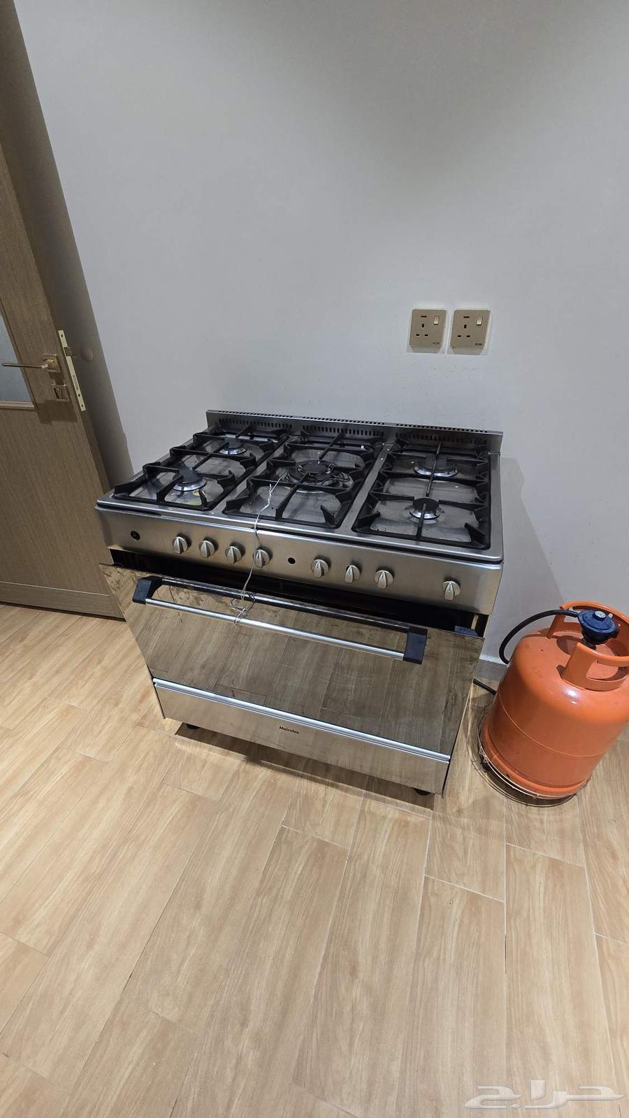 للبيع 3 ثلاجات و 3 افران وغسالة وكنب وفريزر64625773153665113