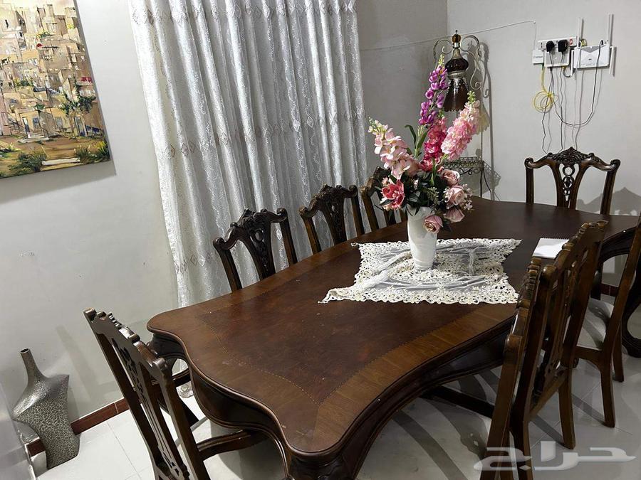 8-seat dining set in excellent condition64622487996929111