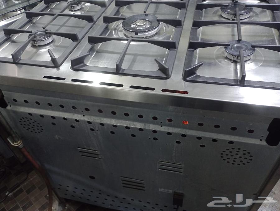 للبيع فرن ايطالي جليم غاز اصلي مقاس60 90 موجود في المحل جده64617300407169113