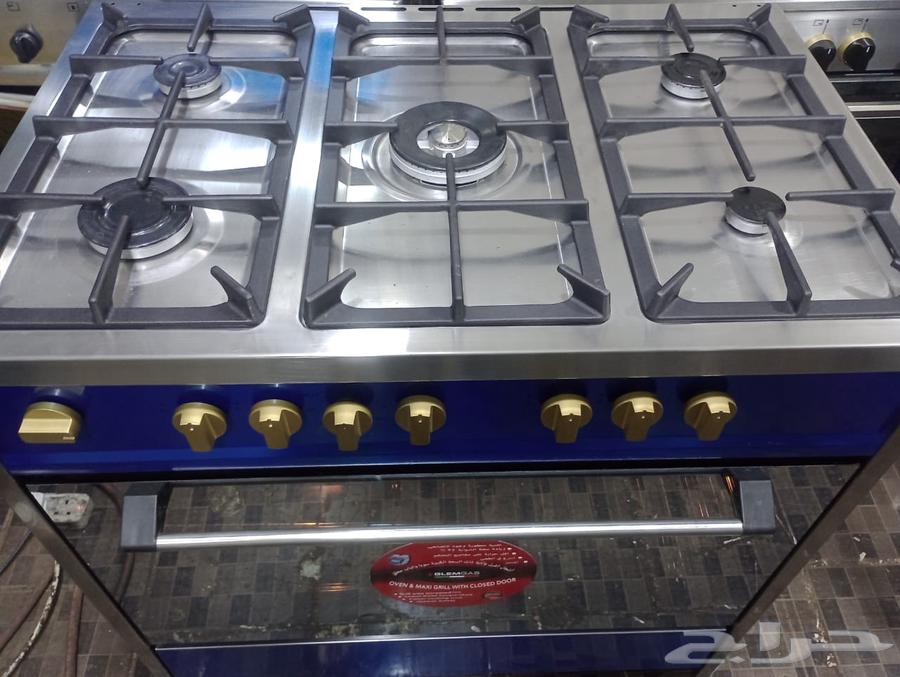 للبيع فرن ايطالي جليم غاز اصلي مقاس60 90 موجود في المحل جده64617300407169111