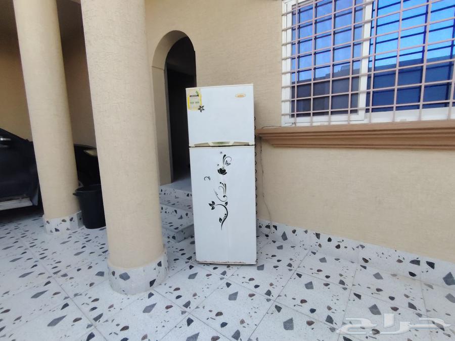 ثلاجه للبيع فيه فريزر صغير64621567429762112