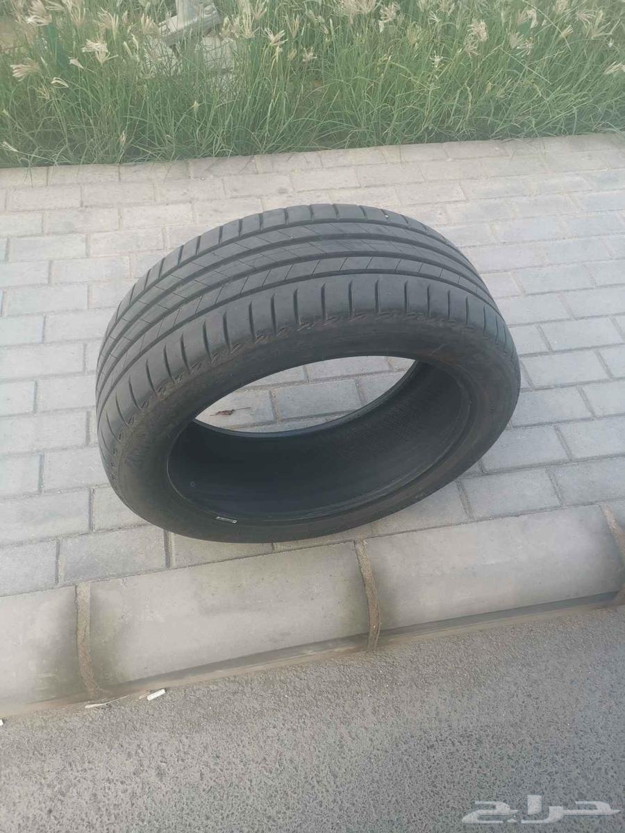 للبيع ثلاث كفرات من برجستون نظيف مقاس الكفرات 225 18 4564618239700353110