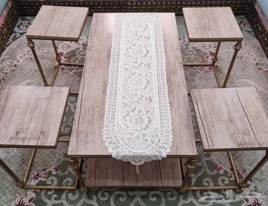 طقم طاولة مجلس كنب مرتفعة بقاعدة حديد لون ذهبي مستعملة ونظيف64623109994753114