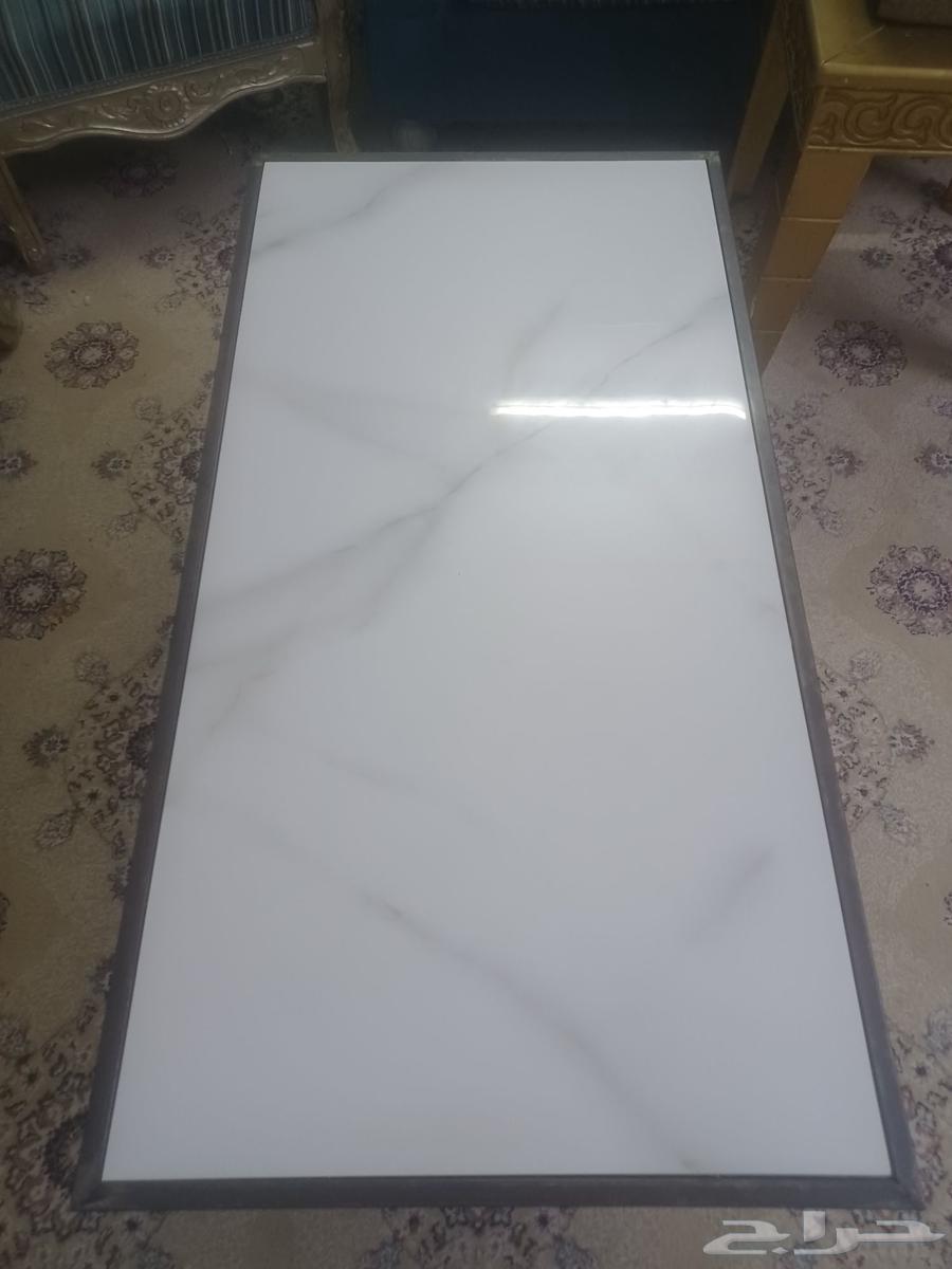 مجموعة طاولات خدمه زجاج وسراميك بحاله ممتازه للبيع على الس64623679815683113