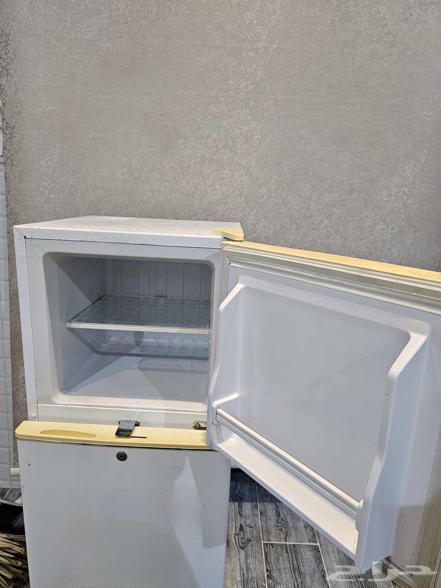 Clean fridge, price 300 riyals64617363504259113