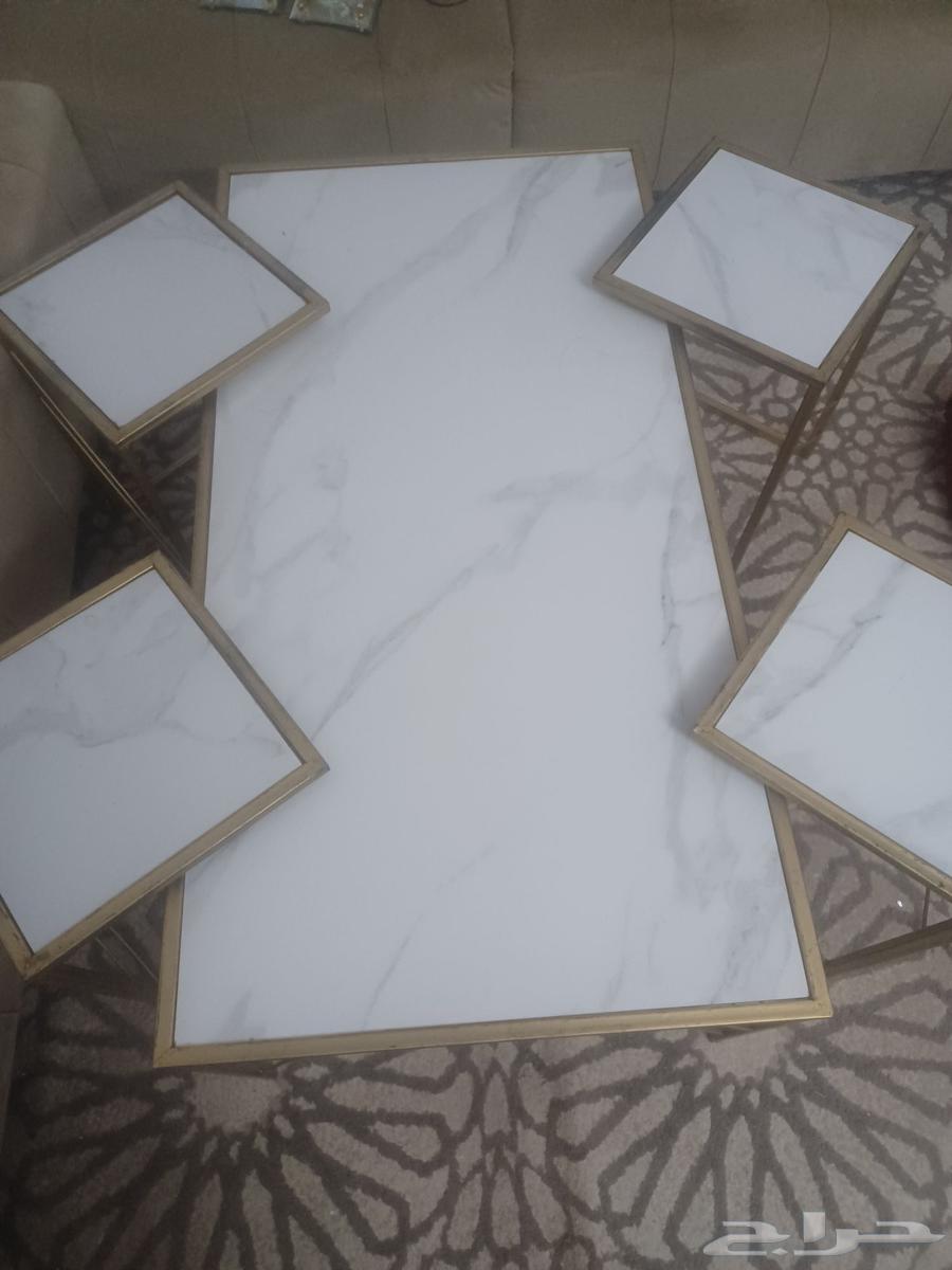 مجموعة طاولات خدمه زجاج وسراميك بحاله ممتازه للبيع على الس64623679815683114