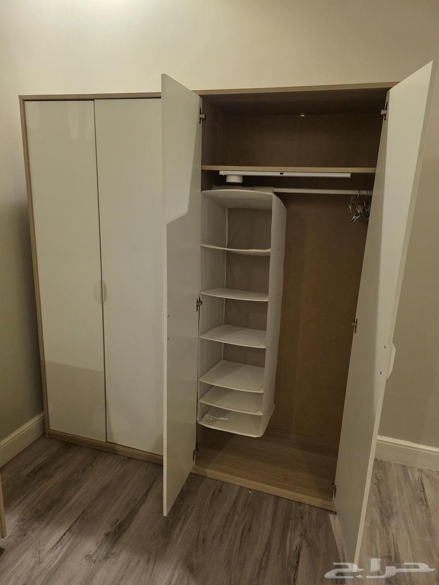 دولاب ايكيا ومكتب صغير64623716438274112