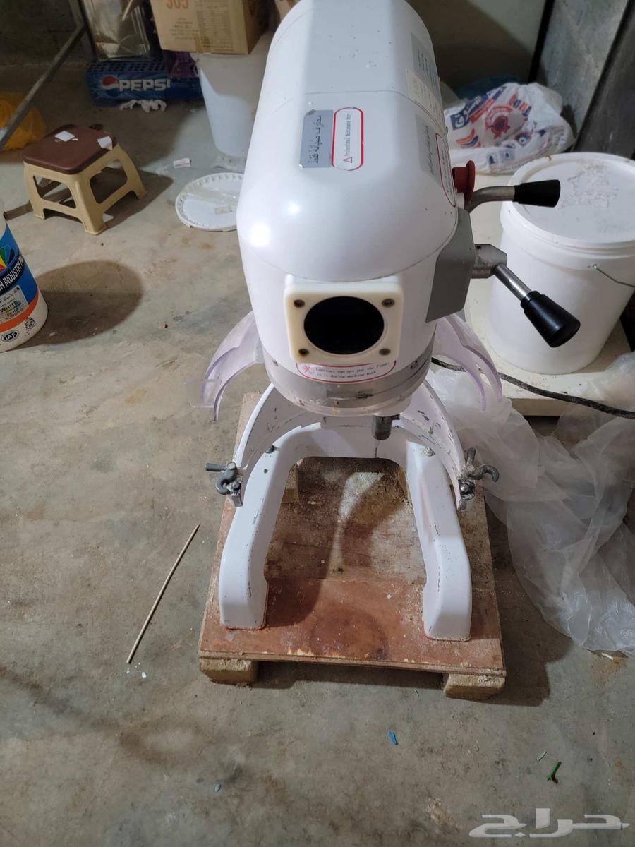 فرن حلويات وعجانه نضيف جدا جدا مع صاجات وكل شي متعلق بهاء64622400972929113