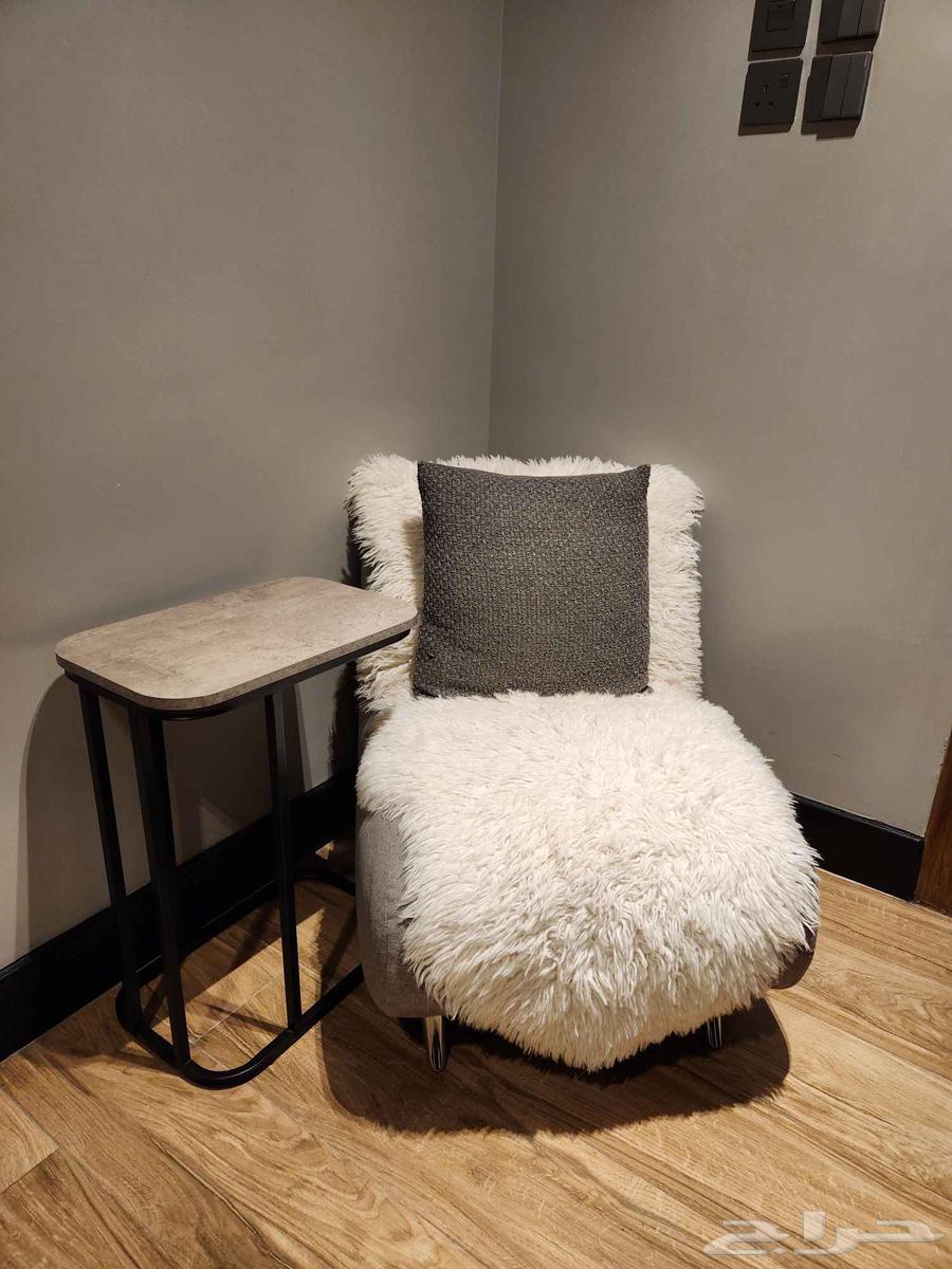 كنبة مع طاولة أي هوم64623716415234113