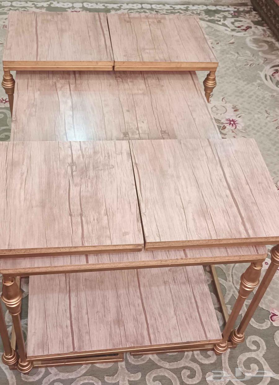 طقم طاولة مجلس كنب مرتفعة بقاعدة حديد لون ذهبي مستعملة ونظيف64623109994753112