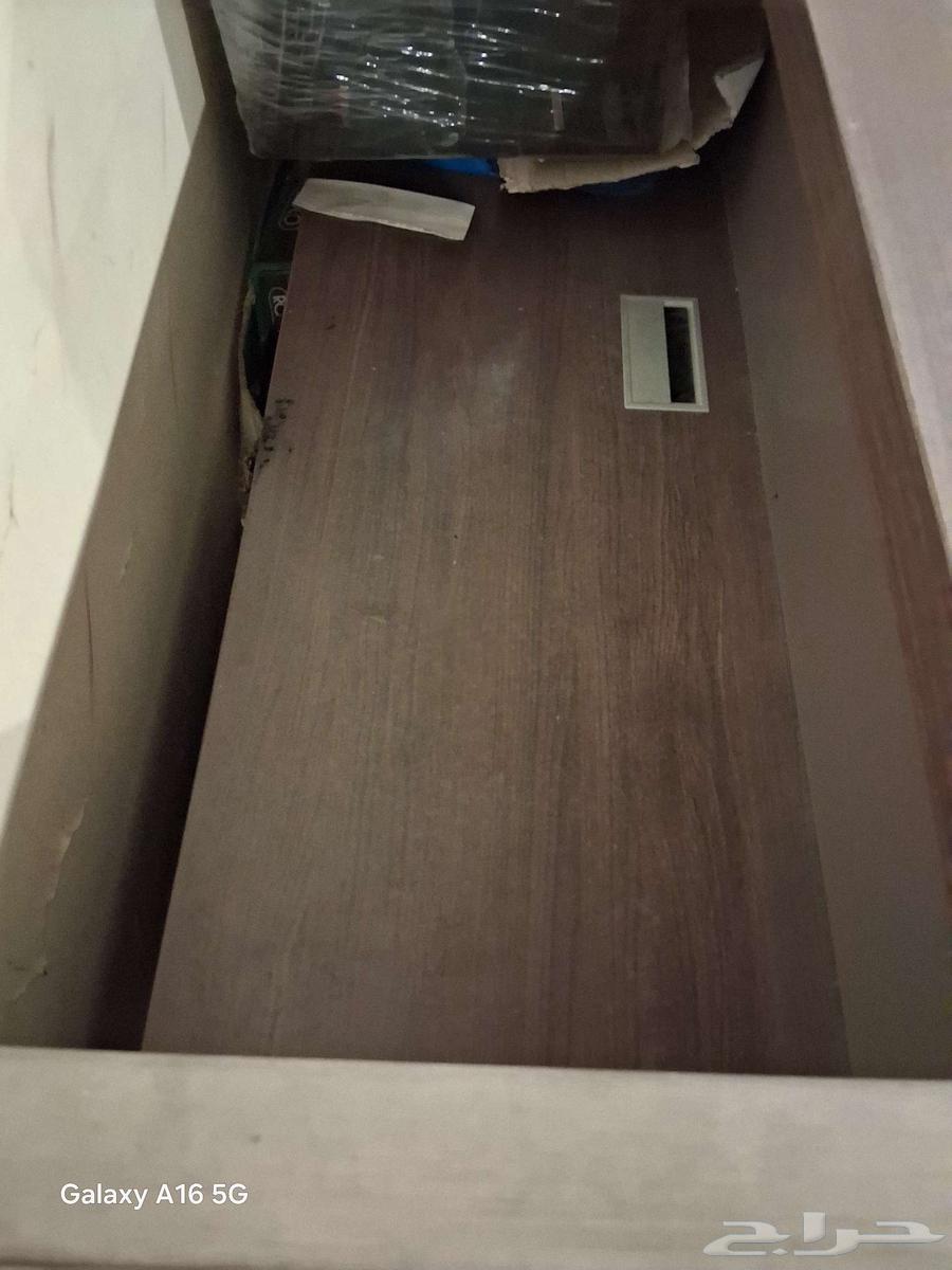 مكتب مستعمل نظيف للبيع64617502835201110