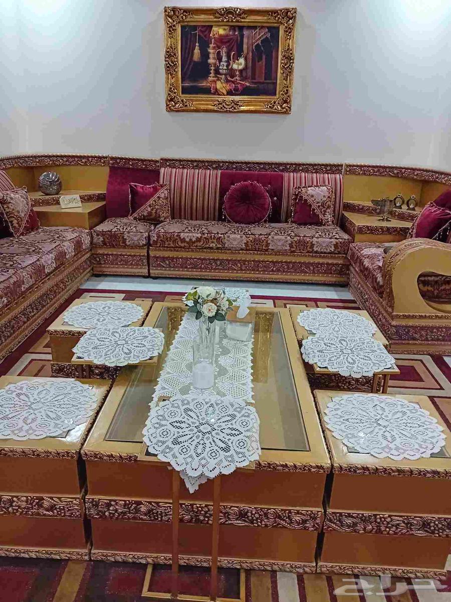 Complete living room set for sale, including service tables and carpets64623612274817110