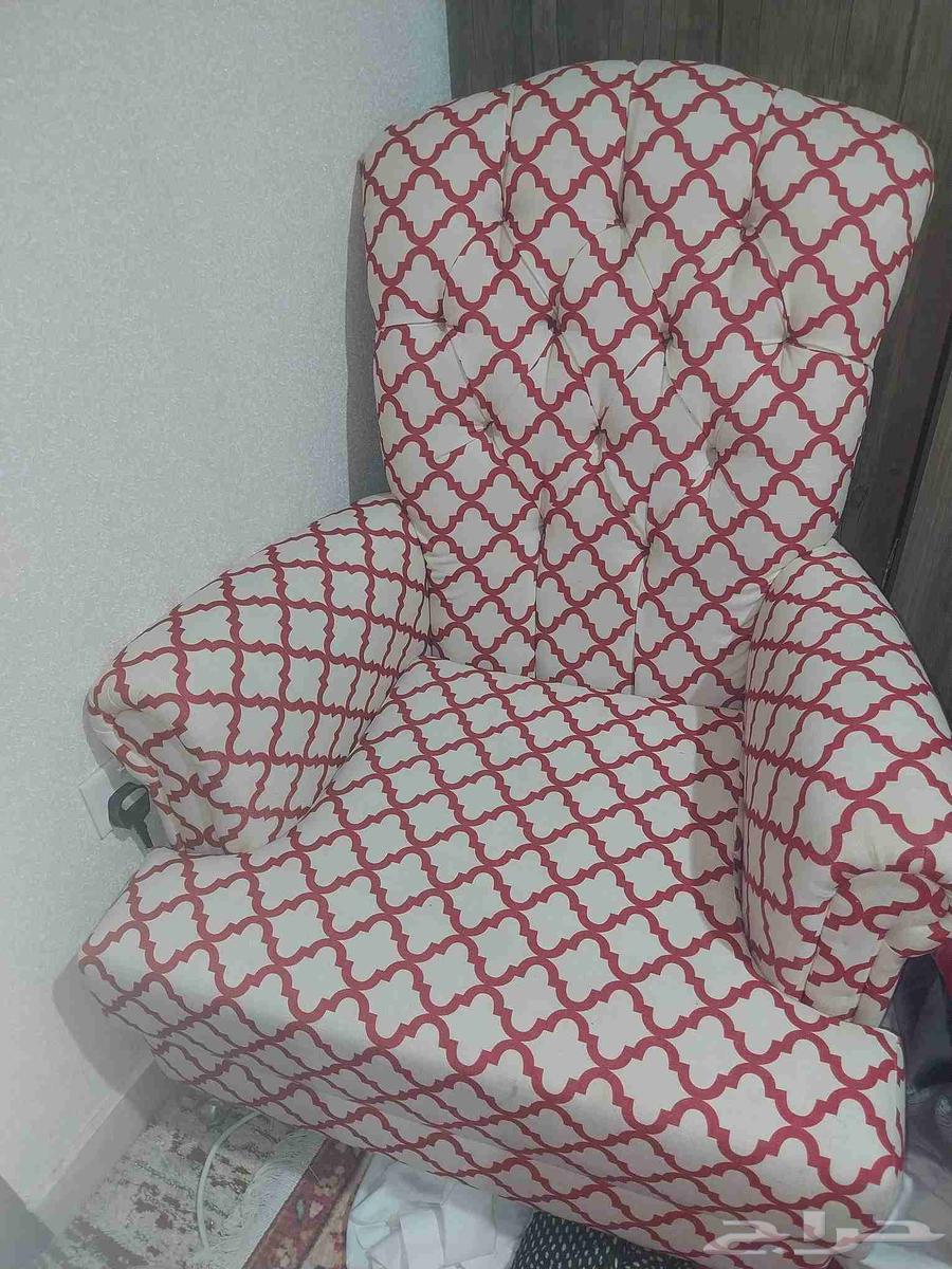 كنب حسب ماهو موضح الأحمر قطعه واحده والأبيض قطعتين64620855083010112