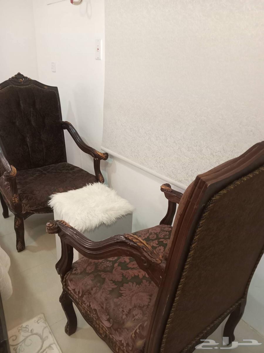 كنب نظيف جدا 5قطع وستارة وسعر مميز64556413322755111