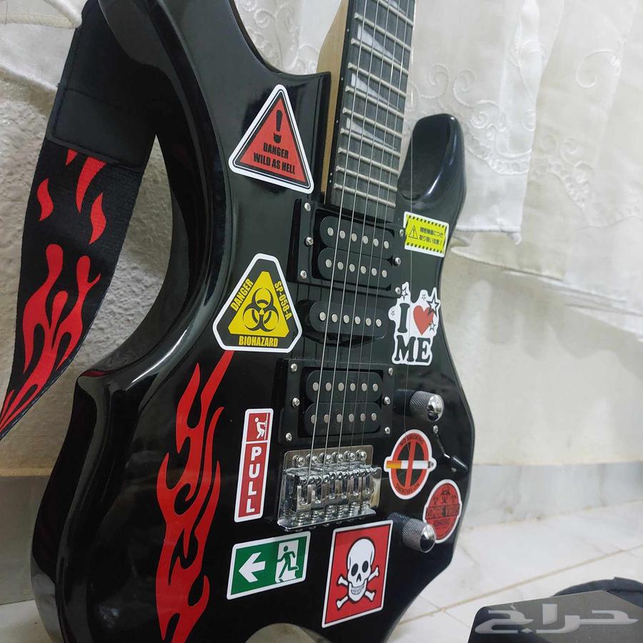 غيتار كهربائي أصلي كامل للبيع مع جميع مستلزماته64621517539458112