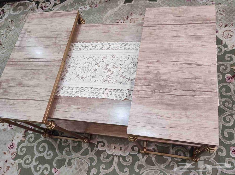 طقم طاولة مجلس كنب مرتفعة بقاعدة حديد لون ذهبي مستعملة ونظيف64623109994753110