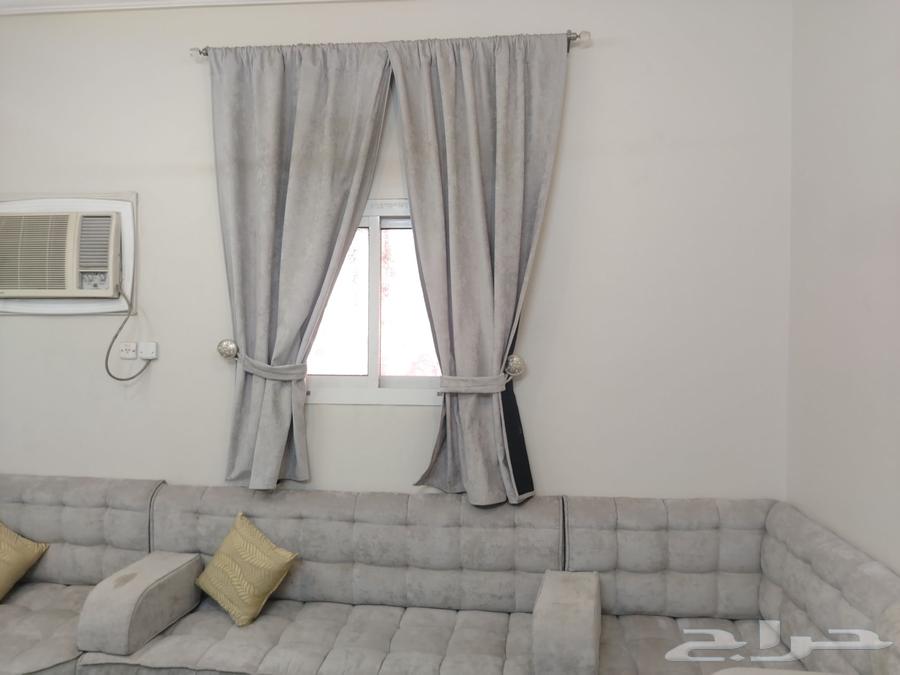 مجلس ارضى للبيع مع الستاره والطاولات والسجاده64624119693186114