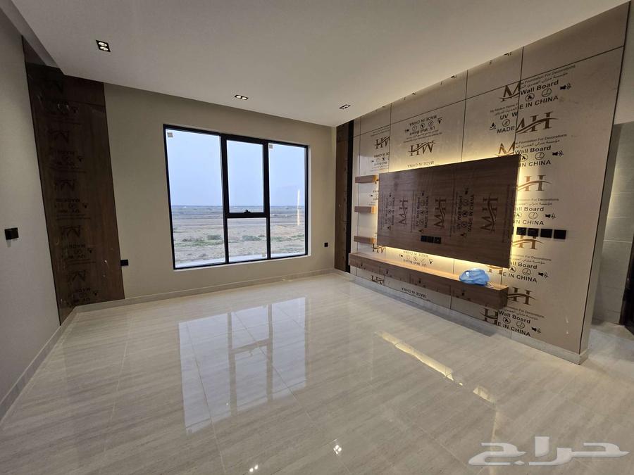 ادوار متكرره للبيع بحي الشاطئ بموقع مميز64146157303425113