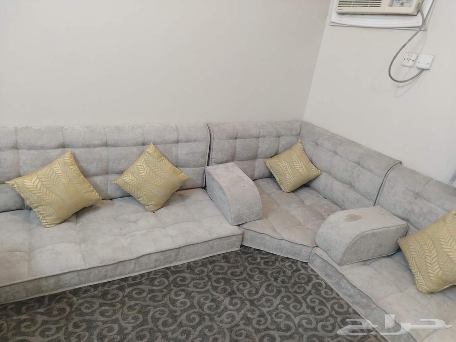 مجلس ارضى للبيع مع الستاره والطاولات والسجاده64624119693186112