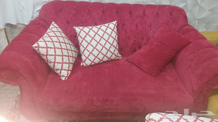 كنب حسب ماهو موضح الأحمر قطعه واحده والأبيض قطعتين64620855083010110